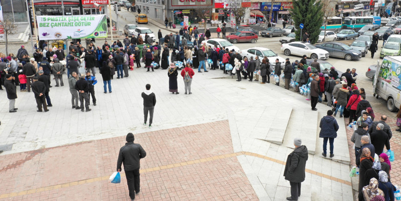 5 plastik şişe getirene bez çanta kuyruğu - Resim: 3