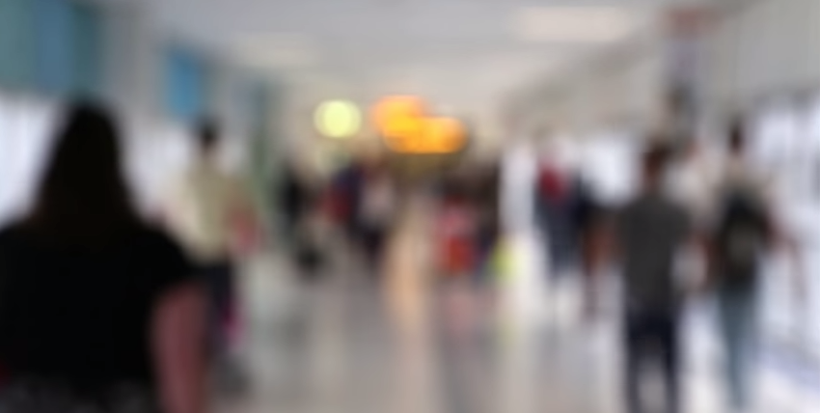 Bakan bir kez daha bakıyor genç kızın gözü ve burnu yok! - Resim: 1