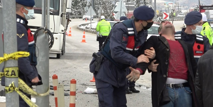 Isparta'da kahreden anlar! Annesini kaybeden acılı adam sinir krizi geçirdi - Resim: 2