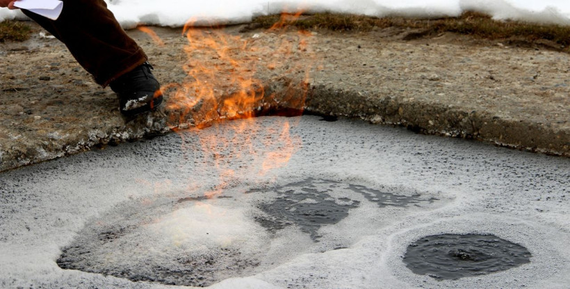 Erzurum Aziziye'deki yanan su görenleri şaşkına çeviriyor - Resim: 1