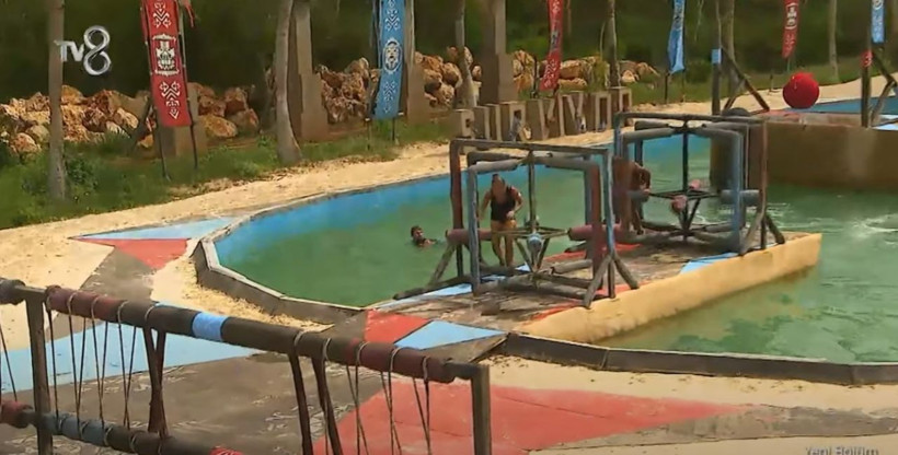 Kimse inanamadı Survivor'a veda eden isim şok etti! 'Bu kadar olmaz' diyen Acun Ilıcalı fırçayı bastı - Resim: 1