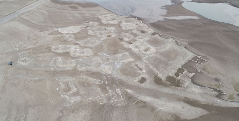 Sivas'ta sular çekildi ürküten görüntü ortaya çıktı: Çürüme durumunda olabilir - Resim: 4