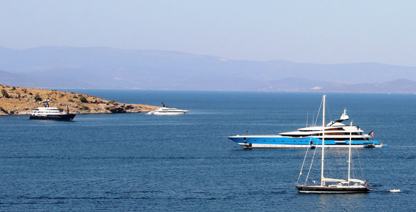 Rus milyarder 400 milyon dolarlık yatıyla 3 aydır Bodrum’da tatil yapıyor! İçinde yok yok - Resim: 1