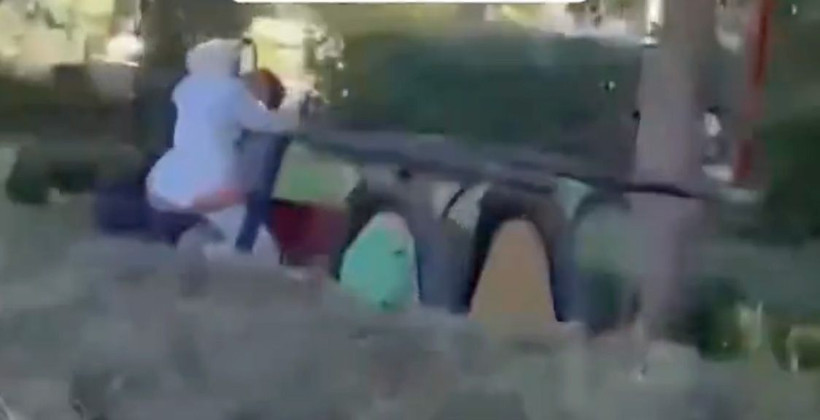 Bakırköy'de parkta uygunsuz harekette bulunan çift tepki topladı: Allah sizi ıslah etsin - Resim: 2