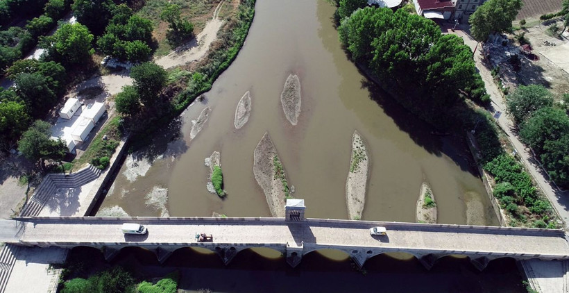 Tunca Nehri'nde kum adacıkları oluştu - Resim: 1