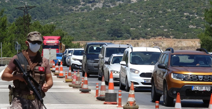 Muğla Bodrum'a bayram yasağı öncesi tatilci akını - Resim: 1