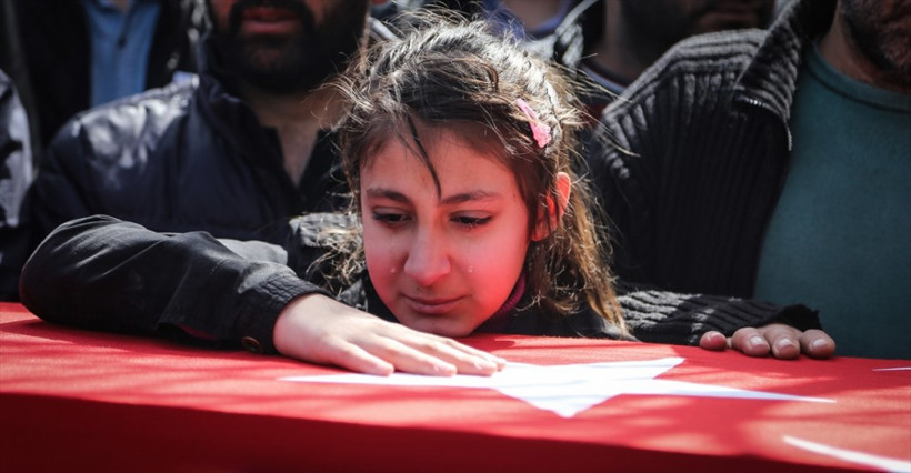 Babasının tabutunun başından ayrılmadı! - Resim: 2