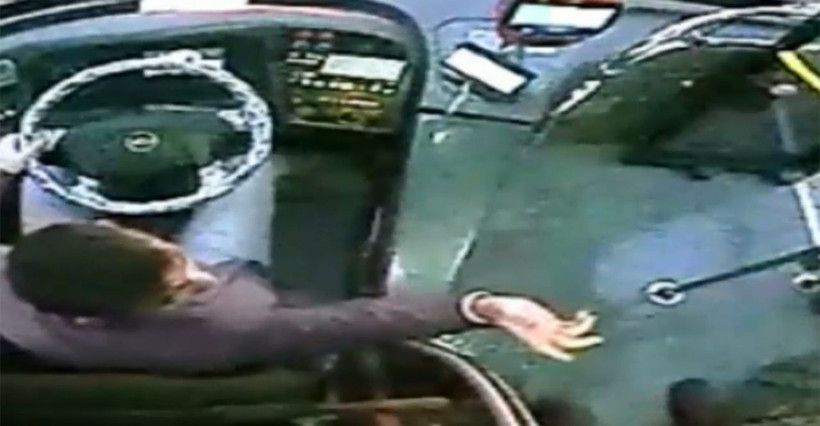 Ankara'da bir kişi kartına el koyan halk otobüsü şoförünün cep telefonunu aldı - Resim: 2