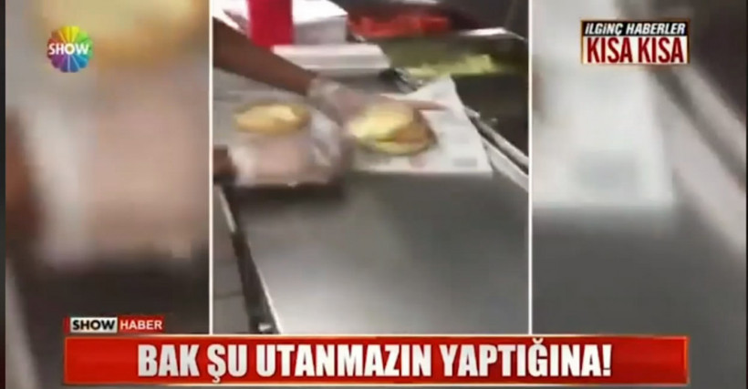 Restoranda skandal! Yerdeki suyu ekmekle sildi sonra müşteriye... - Resim: 2