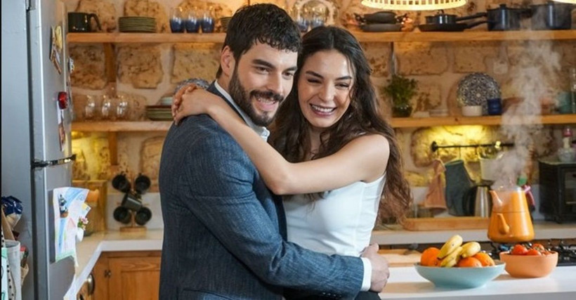Hercai dizisine Ebru Şahin ve Akın Akınözü bakın nasıl veda ettiler dizi final yaptı - Resim: 1