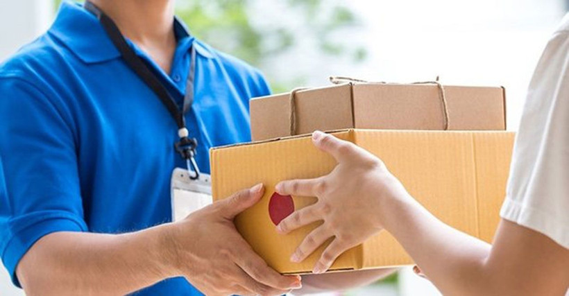 Kargocudan iğrenç hareket! Kargo getirdiği apartmanın içine büyük tuvaletini yaptı siparişle temizledi - Resim: 2