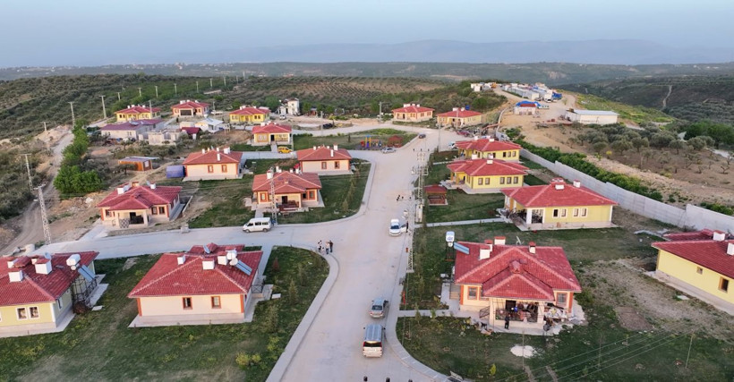 Mehmet Özhaseki, Hataylı Sözer ailesine yeni evlerini teslim etti - Resim: 3