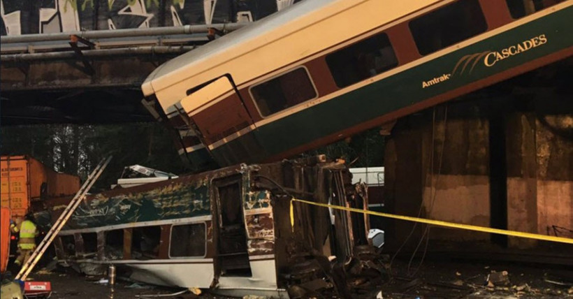 ABD'de yolcu treni raydan çıktı - Resim: 1