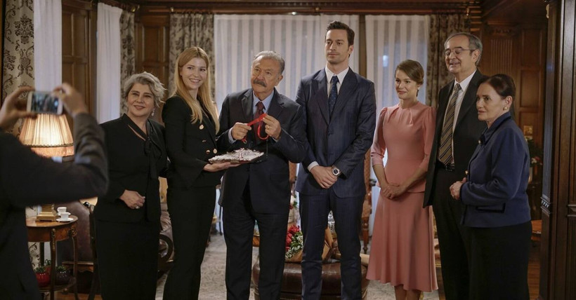 Grinin Elli Tonu'na benzetilen Camdaki Kız dizisini seyirci izlemeyi bıraktı isyan ettiler - Resim: 2