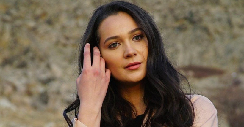 TRT Gönül Dağı dizisindeki Gülsim Ali İlhan 22 yaş büyük sevgilisi ünlü çıktı - Resim: 2