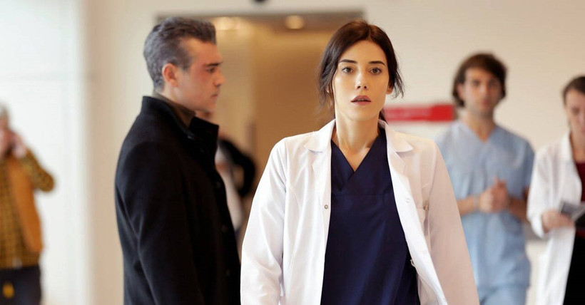 Kanal D Sadakatsiz'de büyük sürpriz! Ünlü isim diziye katıldı: Asya ve Aras şok oldu - Resim: 1