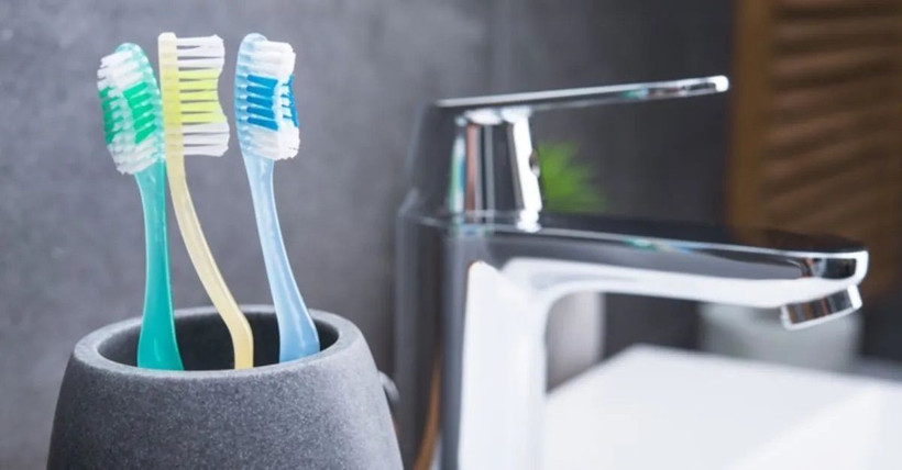 Diş fırçanızı böyle saklıyorsanız dikkat! Bakteri yuvasına dönüşebilir... - Resim: 2