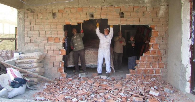 Binaya 'hapsettiği' otomobilini 37 yıl sonra çıkardı - Resim: 2