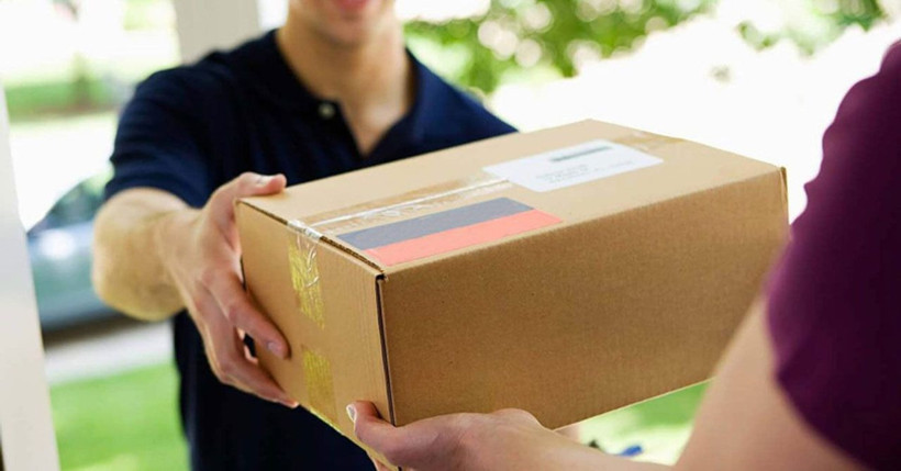 Kargocudan iğrenç hareket! Kargo getirdiği apartmanın içine büyük tuvaletini yaptı siparişle temizledi - Resim: 4