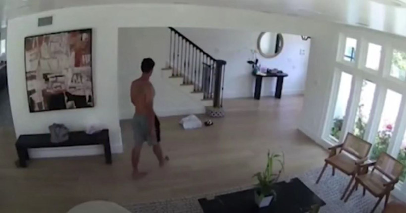 Çıplak adam eve girdi kameraya bakan karısı şok oldu! Çığlıklar kan dondurdu - Resim: 1