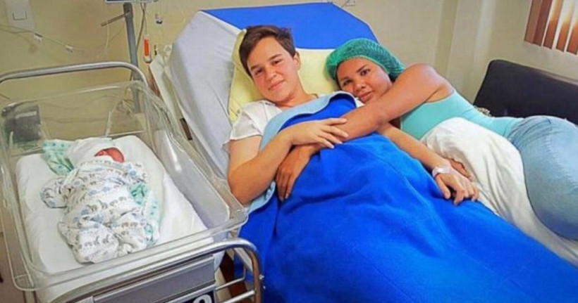 Sıradan bir aile gibiler ama aslında gerçek olduğundan daha karışık - Resim: 1