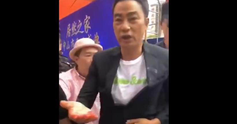 Aktör Simon Yam bir etkinlikte bıçaklı saldırıya uğradı! O anlar kameralara böyle yansıdı - Resim: 1