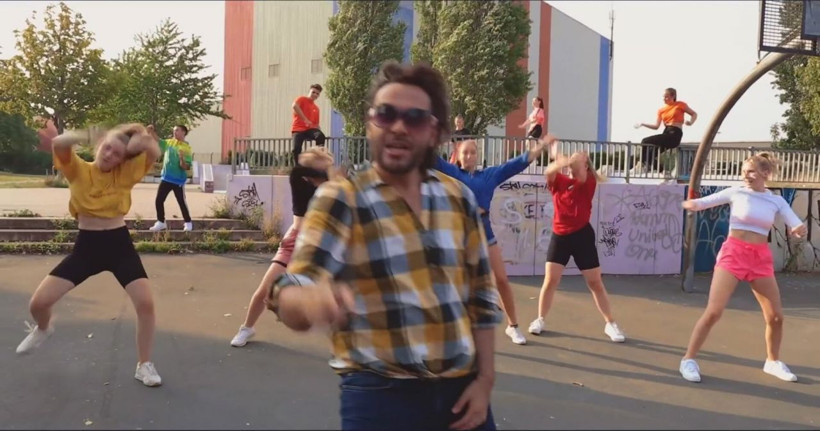 İsmail YK 'Yala dur' adlı şarkı çıkardı sosyal medyada TT oldu - Resim: 2