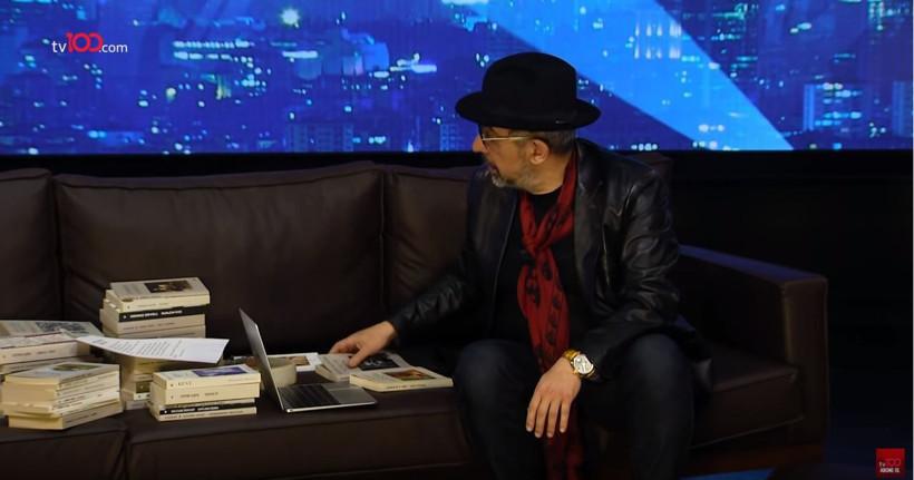 TV100 Uykusuzlar Kulübü'nde Okan Bayülgen kitap okudu! Sosyal medya sallandı - Resim: 4