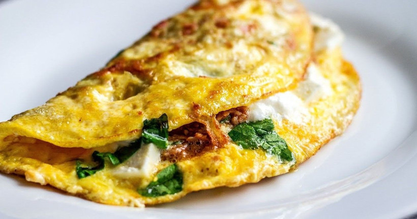 Beyaz peynirli omlet nasıl yapılır 2 dakikada hazır! - Resim: 4