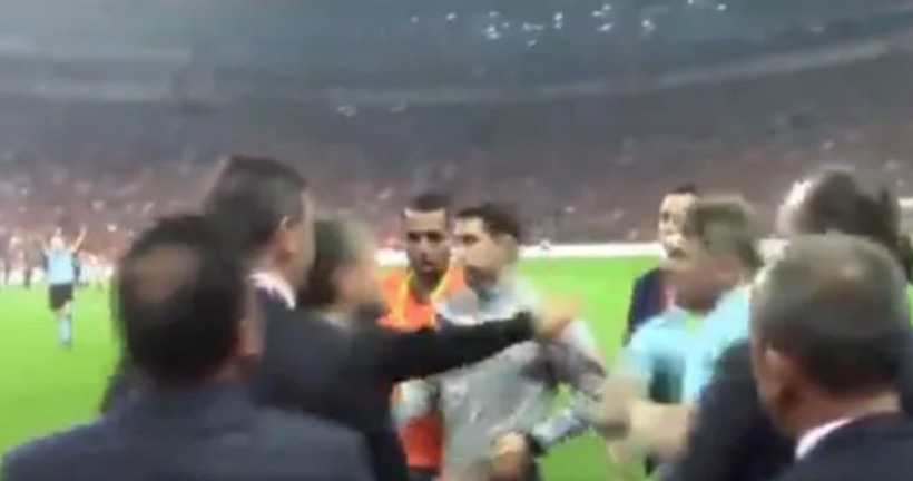 Teknik direktör Fatih Terim'in Orhan Ak'a tokat attığı görüntüler ortaya çıktı - Resim: 4