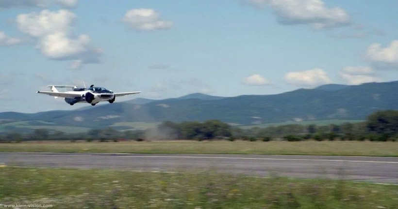 Arabadan uçağa dönüşmesi 2 dakika sürüyor Uçan araba 'AirCar' elverişlilik sertifikası aldı - Resim: 3