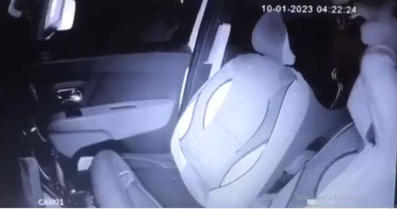 Müşteri gibi bindi taksiciye dehşeti yaşattı! Ayaklarının yanına saklamış - Resim: 4