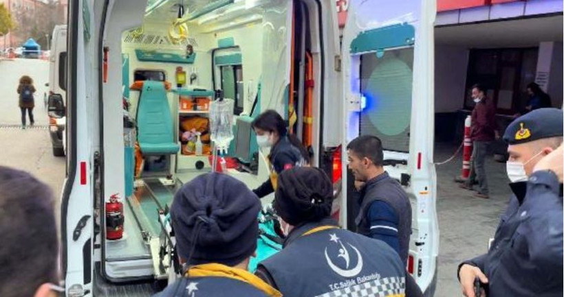 Pittbul saldırısından sonra tedavisi süren Asiye'nin işinden olan babasına Demet Akalın'dan yardım - Resim: 1