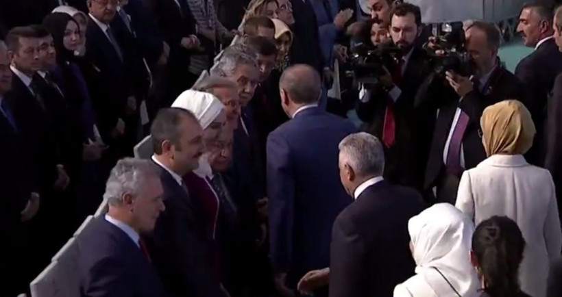 AK Parti kongresine damga vuran Arınç detayı - Resim: 1