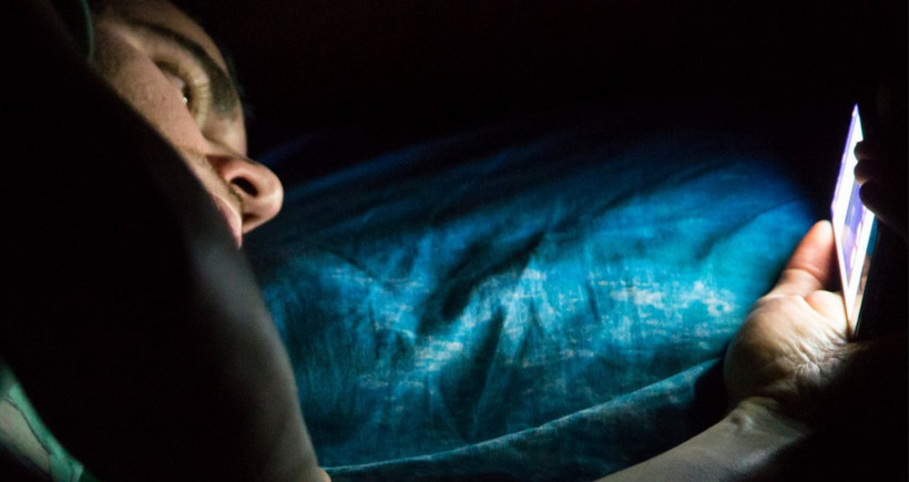 Karanlıkta telefon kullananlar dikkat! Gece yatmadan önce - Resim: 2