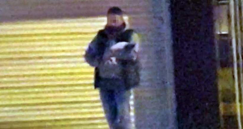 Antalya'da korkunç görüntüler! 2 aylık köpeği ısırıp yumrukladı - Resim: 3