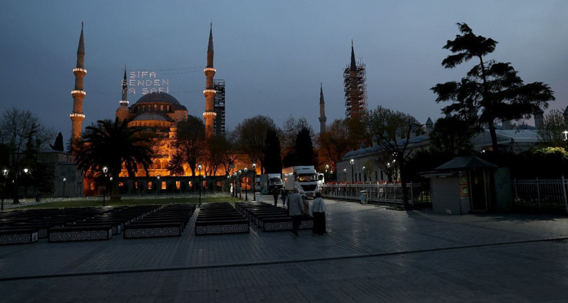 Meydanlar tam kapanma süreciyle sessizliğe büründü - Resim: 2