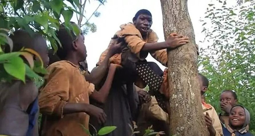 Görünüşü sebebiyle dışlanıp ormanda yaşayan genç köyüne döndü - Resim: 4