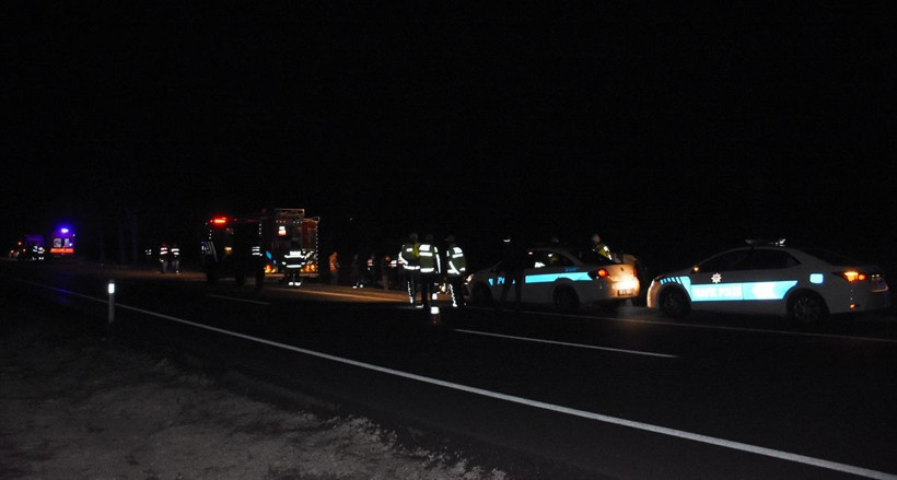 Kırşehir'de otomobille TIR çarpıştı: 3 ölü, 3 yaralı - Resim: 2