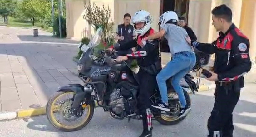 YKS'nin ikinci oturumu AYT sona erdi! Yine kimliğini unutan ve geç kalanlar oldu - Resim: 3