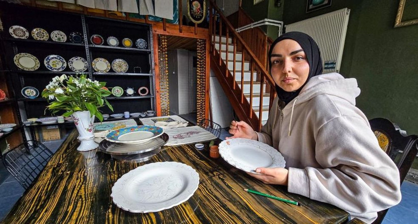 Tokat’ta ilçenin tek kadın esnafı, çini sanatının incisi oldu - Resim: 3