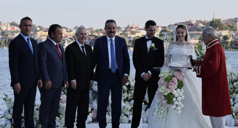 Fenerbahçeli futbolcu İsmail Yüksek evlendi! Düğünde Aziz Yıldırım ve Ali Koç detayı - Resim: 2