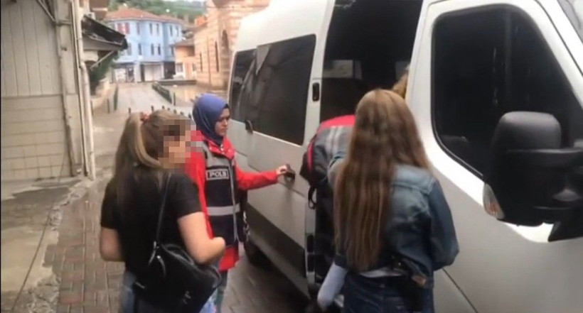 Bursa'da kataloglu fuhuş çetesi! Detaylar şoke etti aynı aileden 4 kişi ve müşteri referansları... - Resim: 4