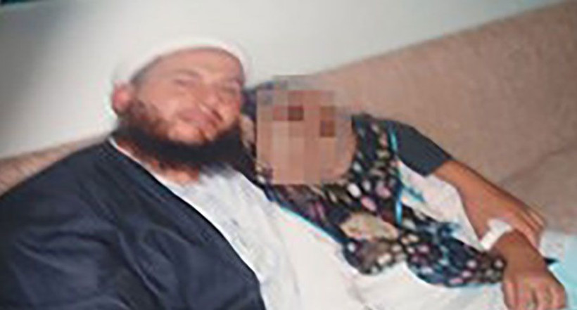 6 yaşındaki kızını 29 yaşındaki adamla evlendirdi! İğrenç nikahın fotoğrafları ortaya çıktı - Resim: 4