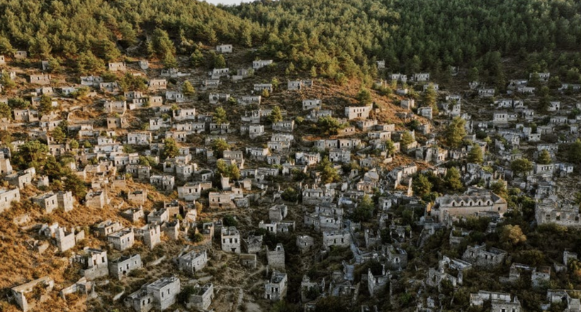 İki büyük deprem geçiren kent sulara gömüldü! Turistler o şehre akın ediyor... - Resim: 4