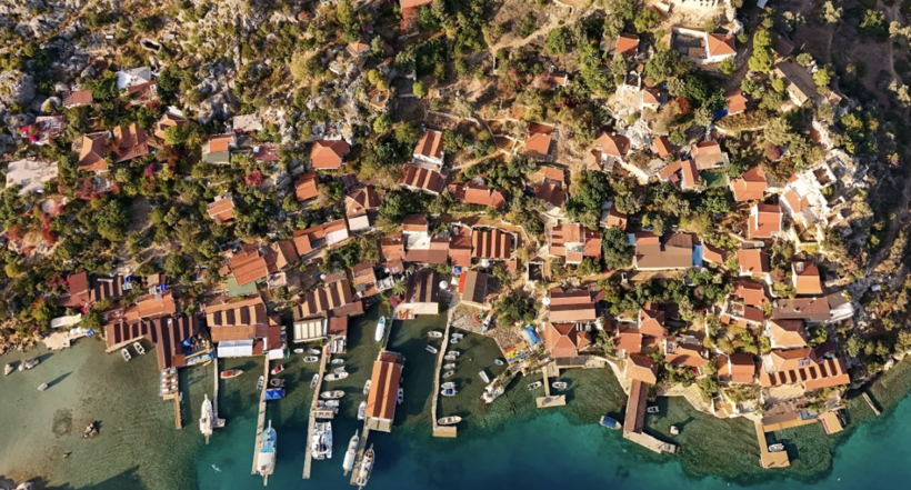 İki büyük deprem geçiren kent sulara gömüldü! Turistler o şehre akın ediyor... - Resim: 3