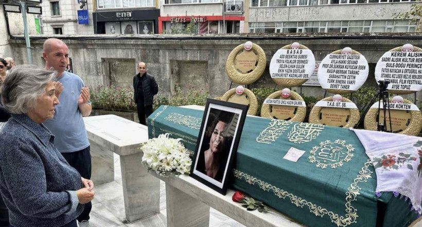 Usta sanatçı Gülsen Tuncer son yolculuğuna uğurlandı! 50 yıllık eşi acıdan kıvrandı... - Resim: 5