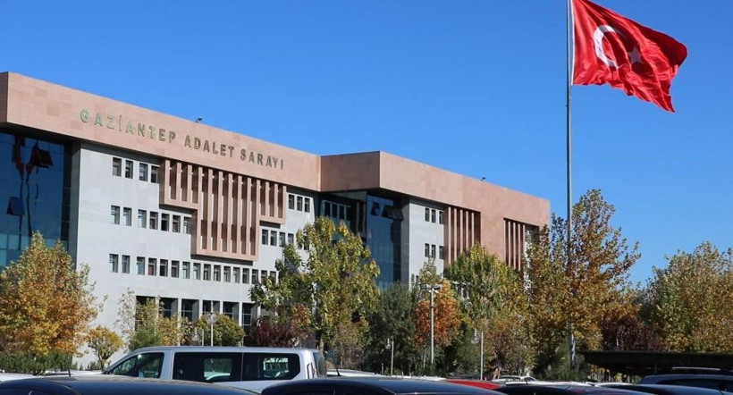 Asansörde sıkıştırdığı genç kızı boğazına bıçak dayayıp taciz etti! O sapığın cezası belli oldu - Resim: 3