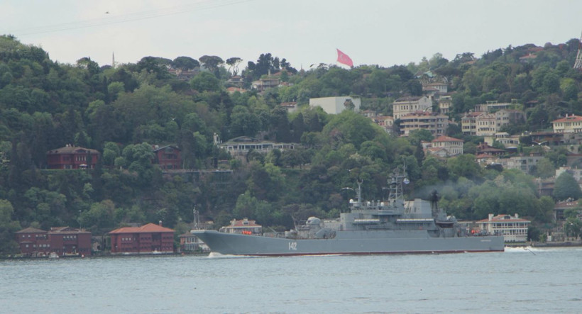 Rus ve İngiliz savaş gemileri 1 saat arayla İstanbul Boğazı'ndan Karadeniz'e açıldı - Resim: 4