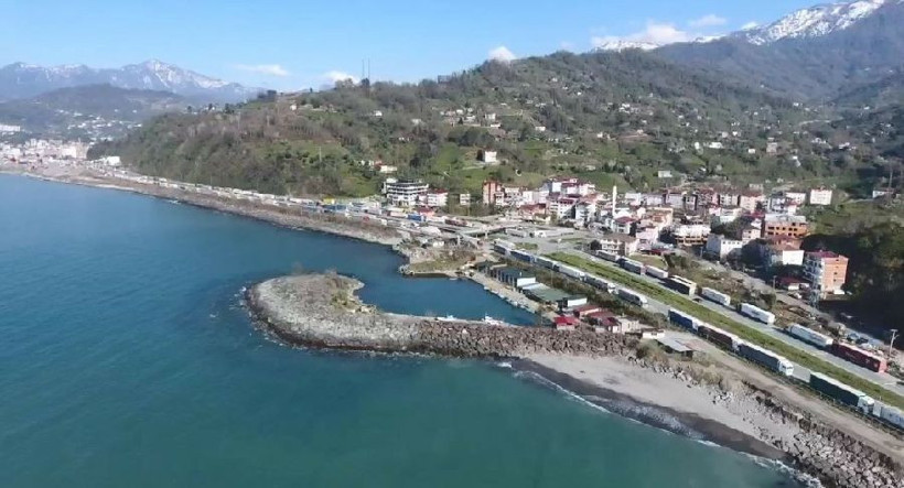 Savaş yüzünden TIR kuyruğunu ucu bucağı yok! Direksiyonu Türkiye'ye kırdılar - Resim: 1